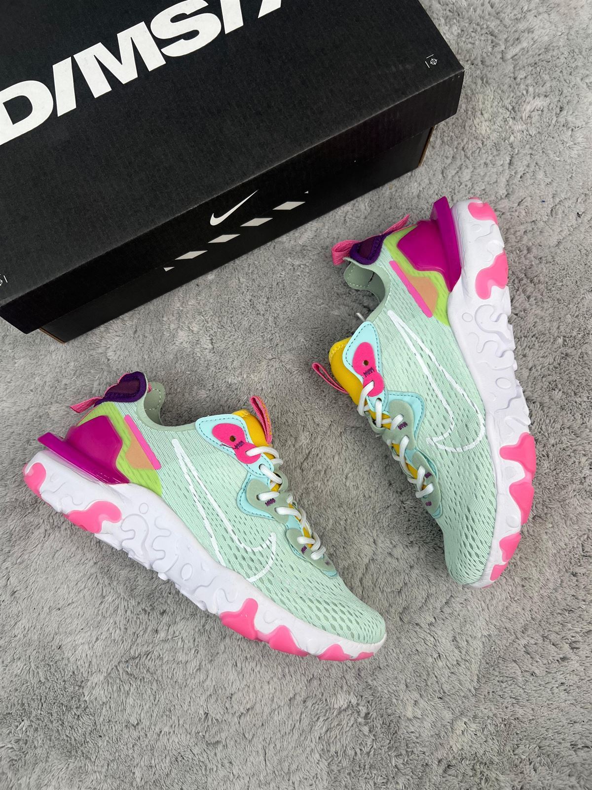 Zapatillas Nike react Pink/green - Imagen 1