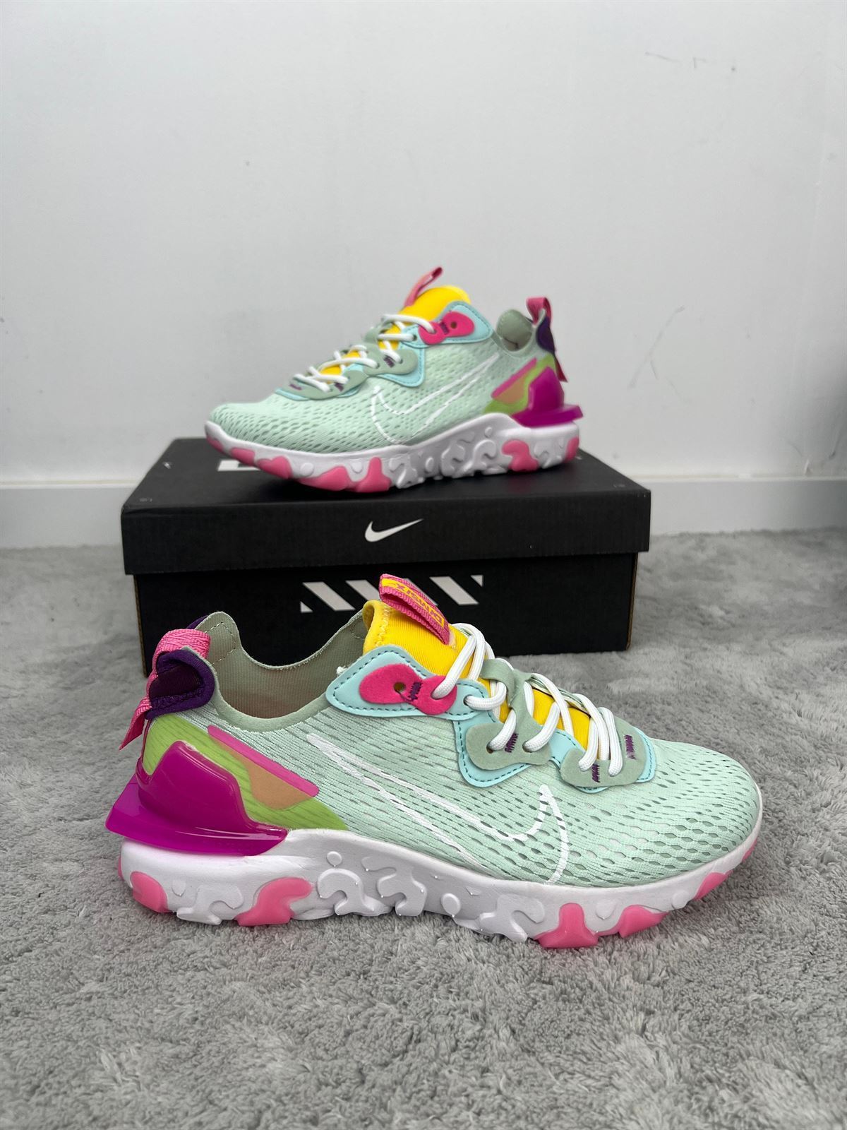 Zapatillas Nike react Pink/green - Imagen 4